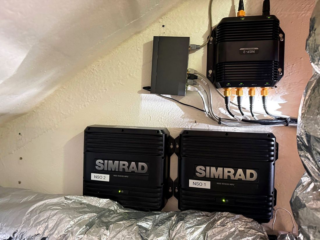 Processeurs Simrad fixés en local technique